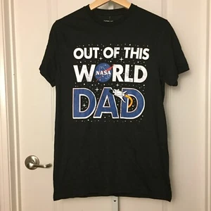 Fifth Sun Herren NASA Out of this World Vater Weltraum schwarz Vatertag Größe Small neu mit Etikett - Bild 1 von 4