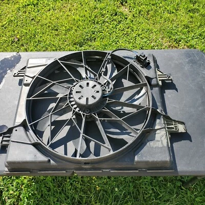 2011-2020 吉普大切诺基 DURANGO 发动机冷却风扇组件 原始设备制造商 55037992AD — 第 1/4 张图片