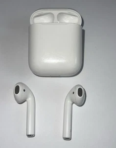 AirPods 1st generation  For Parts Only Not Working  - Photo 1 sur 6
