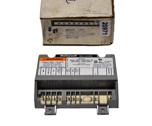 Honeywell S8600F1000 Ignition Control Module - Picture 1 of 4