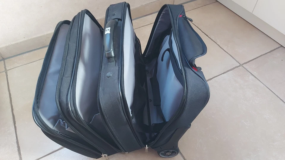 Business Trolley Wenger Patriot 600662 für 17'' mit Rollen in Schwarz - Bild 1 von 4