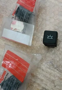 Pulsante Luce Interna Plafoniera Abitacolo Fiat Uno Regata Argenta 5978615 Nero - Foto 1 di 14