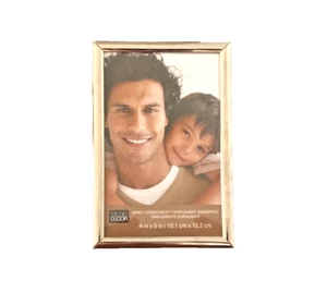 Vintage STUDIO DECOR Solid Brass 4x6" Photo Frame - Free Standing Hand-Polished - Picture 1 of 2