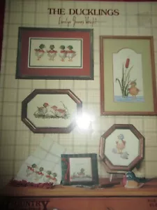 LIBRETTO CAROLYN SHORES WRIGHT Vintage THE DUCKLINGS Punto Croce Contato - anni '80 - Foto 1 di 2