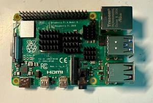 Raspberry Pi 4 Model B with 32 GB Micro SD Card - Afbeelding 1 van 2