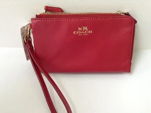 NWT Coach F64581 Classic Red Smooth Leather Double Corner Zip Wallet MSRP $85 - Picture 1 of 7
