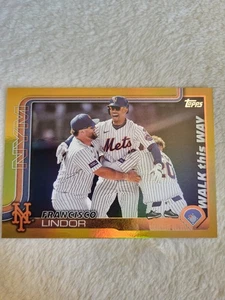 2025 Topps Serie 1 - Walk this Way Francisco Lindor #WTW-21 Gold Foil /50 SSP - Foto 1 di 2