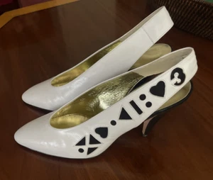 Escada NEU Vintage schwarz & weiß Slingback Herzen Designer Pumps 8 1/2 B - Bild 1 von 6