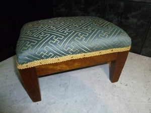 PICCOLO POGGIAPIEDI VINTAGE IN ROVERE MASSELLO 30X21X17CM OTTIME CONDIZIONI - Foto 1 di 5