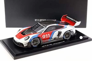 Spark-Model Porsche 911 992 GT3 R Rennsport #911 con DISPLAY rosso bianco blu 1:18 - Foto 1 di 5