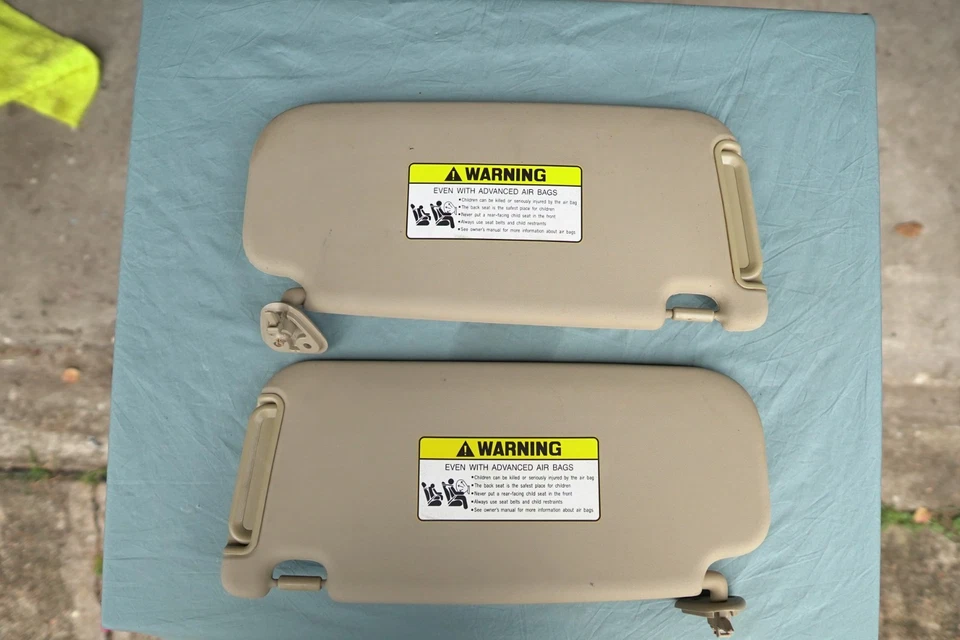 11-15 HYUNDAI ELANTRA Sun Visor Left And Right Hand Sun Visor Set - Image 1 of 4