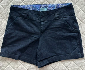 One 5 One Women's Plus Dark Wash Hemmed Belt Loop Denim Shorts Size 18W - Picture 1 of 4