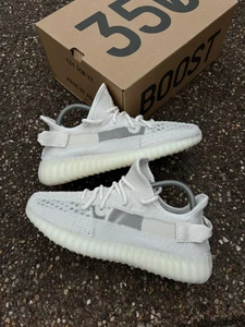 Yeezy Boost 350 V2 Bone taglia UK 9,5 nuovo £ 240 prezzo consigliato - Foto 1 di 5