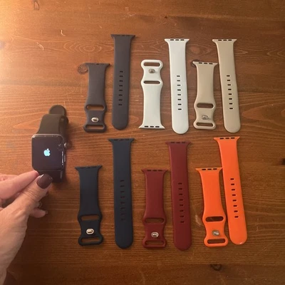 Pantalla agrietada Apple Watch Series 3 42MM desbloqueado roto con 7 correas de reloj Foto 1 de 4