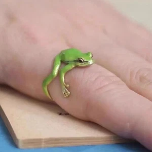 Mini Green Tree Frog Ring - Adjustable Cute Animal Jewelry for Women & Men - Picture 1 of 5