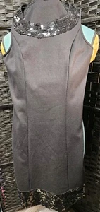 Damen 4 kleine schwarze Kleid Pailletten um Hals und unten seitlicher Reißverschluss ECI, NY - Bild 1 von 7