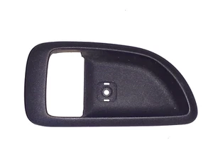 01-06 Hyundai Santa Fe Passenger Right Interior Door Handle Trim 82621-26000 - Picture 1 of 3