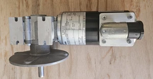 Lenze SSN31-1GVAL-047C22 3PHASE ASYNCHRONOUS MOTOR - Picture 1 of 3