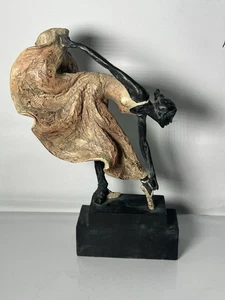 Escultura de bailarina en vestido largo. Impresionante - Imagen 1 de 19