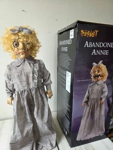 Geist verlassen Annie 36" Halloween Animatronic Requisite Puppe Animierter Sound - Bild 1 von 9