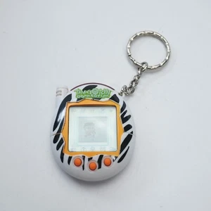 2004 Bandai Tamagotchi Connection Yellow Zebra Working With New Battery - Picture 1 of 3