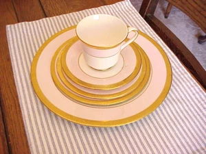 MARY KAY 5 PIECE PLACE SETTINGS, FIND CHINA, PINK & WHITE, GOLD ENCRUSTED RIMS - Picture 1 of 9