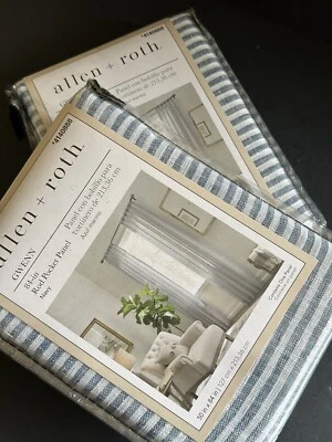 Lote de 2 paneles de cortina Allen & Roth azul marino rayas Gwenn filtro de luz 50”x 85” Foto 1 de 4