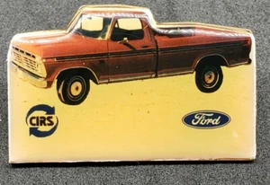 SPILLA DA BAVERO VINTAGE ANNI 70 FORD F150 PICK UP CAMION F100 - Foto 1 di 2