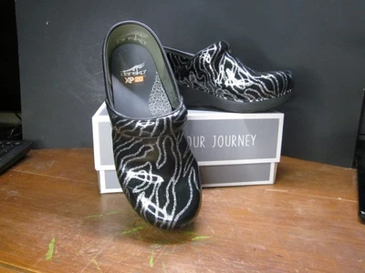 Dansko XP 2.0 Clogs Glitter Waves Patent Black/Silver Size 38 M (US 7.5–8) - Image 1 of 4