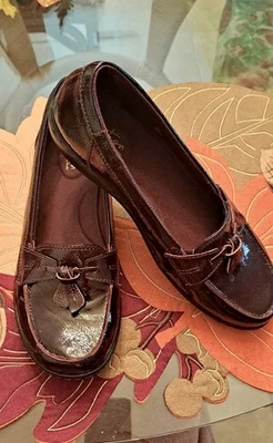 Clarks Comfort Collection Slip On Loafers Burgundy Patent Leather Women 9m - Image 1 of 4