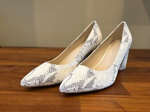 COLE HAAN Womens Karena Chalk Python Print Leather Block Heel Pump SZ 8.5B NWOB - Picture 1 of 11