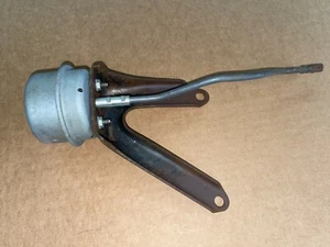 Actuador y soporte de válvula EFE de evaporación temprana de combustible Corvette Smog 75 76 77 78 79 - Imagen 1 de 7