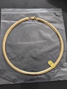Fashion Jewelry Gold Tone Necklace Flat 18" Long Beautiful - Picture 1 of 3