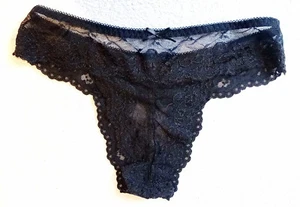 String- Slip, Gr."one size", rundum mit Spitze, neu - Bild 1 von 3
