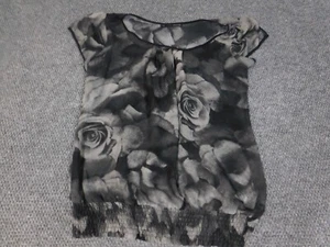 Maurices Womens blouse Large Gray Floral stretch pullover - Picture 1 of 11