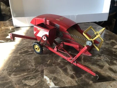 Vintage Carter Tru-Scale C406 1950s Yellow Red Combine Tractor Pull Metal Chains - Image 1 of 4