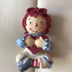 Estatuilla de cerámica TM S&S Little Clown sosteniendo un corazón pelo rojo - Imagen 1 de 9