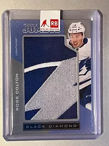 Ross Colton 2021-22 Logo squadra diamanti neri Jumbos Rookie Lightning #RTL-RC - Foto 1 di 2