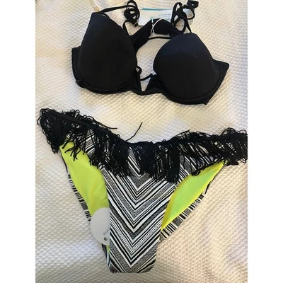 Nuevo con etiquetas Traje de baño Beach Bunny XL Negro Bikini Parte superior Parte inferior Conjunto Flecos Zig Zag Foto 1 de 4