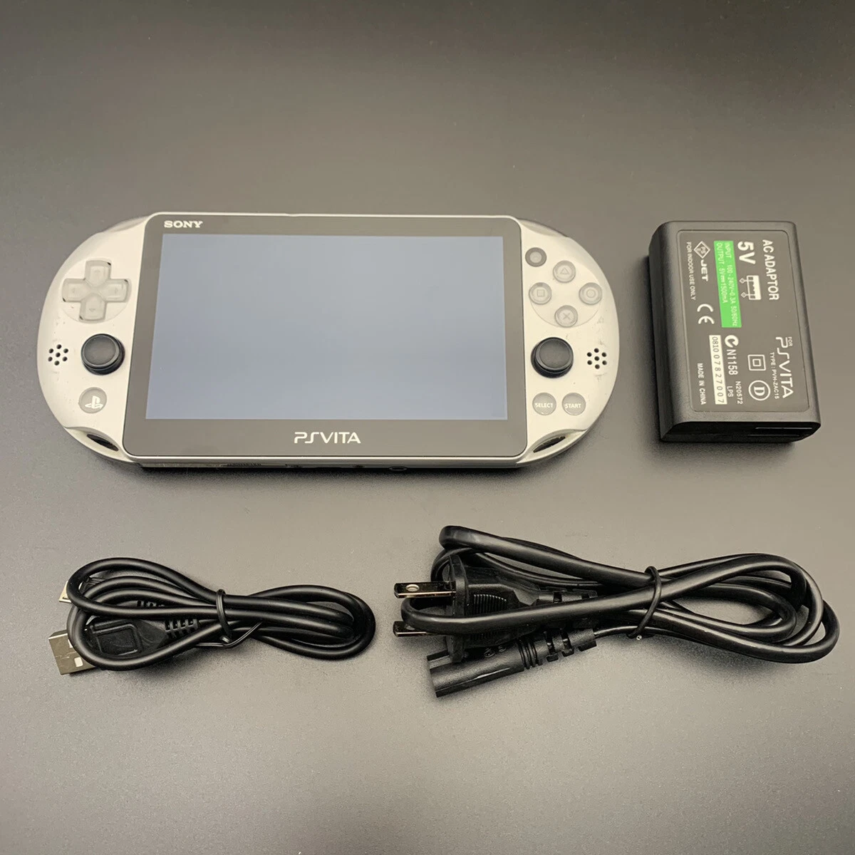 PSVita PCH-2000 32Gメモリーカード付き シルバー SIE PlayStation Vita (プレイステーション ヴィータ) Wi-Fiモデル PCH