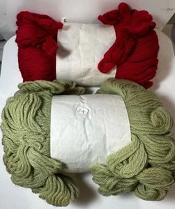 Lote De 10 Madejas De Lana De Punto De Cruz Vintage NUEVO Rojo Verde Dinamarca - Imagen 1 de 9