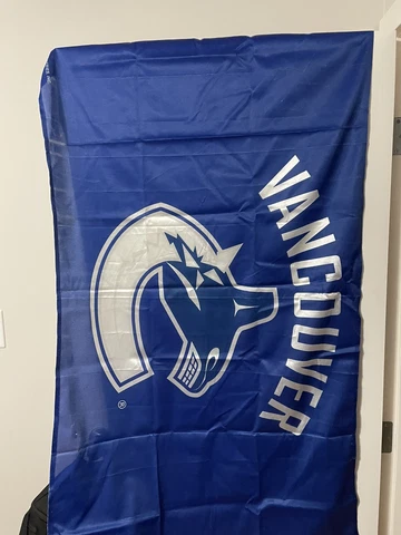 HIGH QUALITY 3”X5” VANCOUVER CANUCKS NHL LICENSED FLAG,ALMOST NEW Cover