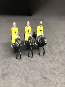 vintage Crusaders Knights Yellow Toy lead soldiers horses 3 In Set 1930-1940’s