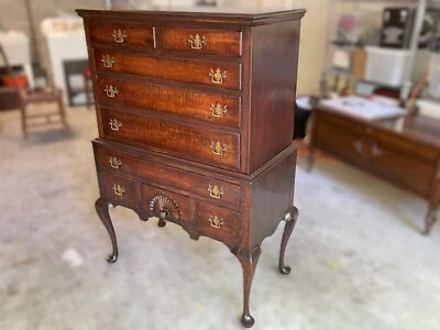 Cómoda Highboy antigua estilo reina Ana Foto 1 de 4