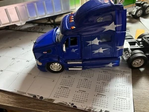 SEMITRATTORE 1/32 JADA TOYS USATO BLUE STARS PETERBILT 387, SENZA CONFEZIONE #B 204 - Foto 1 di 5