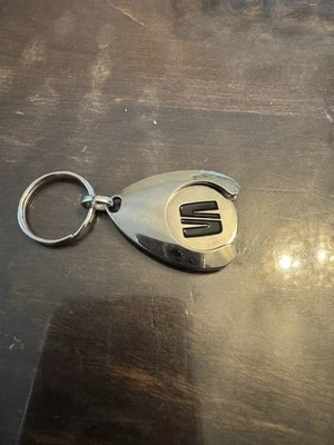 GENUINE SEAT MAIN DEALER CAR KEY FOB KEY RING METAL ENAMEL & LEATHER BARTLETTS - Image 1 of 2