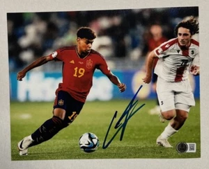 LAMINE YAMAL SIGNED SPAIN 8X10 PHOTO BAS BECKETT - Picture 1 of 2