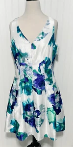 Dress Barn Floral Satin ärmellos V-Ausschnitt Fit & Flare Minikleid weiß blau 12 - Bild 1 von 14