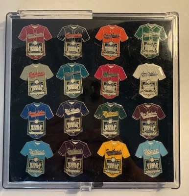 Prendedores de camiseta de la Serie Mundial de Pequeñas Ligas 2015 - Juego completo de 16 prendedores Foto 1 de 3