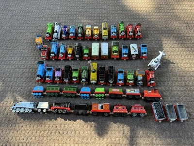 (50) Thomas & Friends Die Cast Magnetic Trains & Tenders Metal & Take N Play Lote Foto 1 de 4